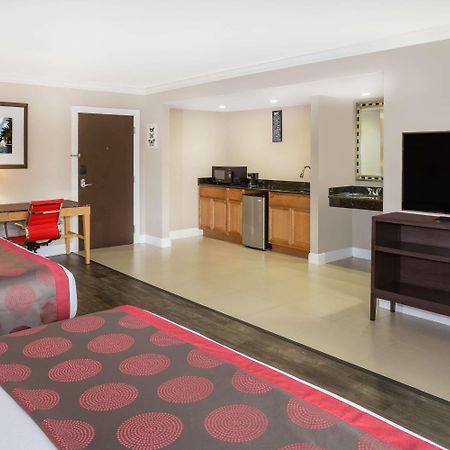 Ramada By Wyndham Miami Springs/Miami International Airport Hotel Exterior foto