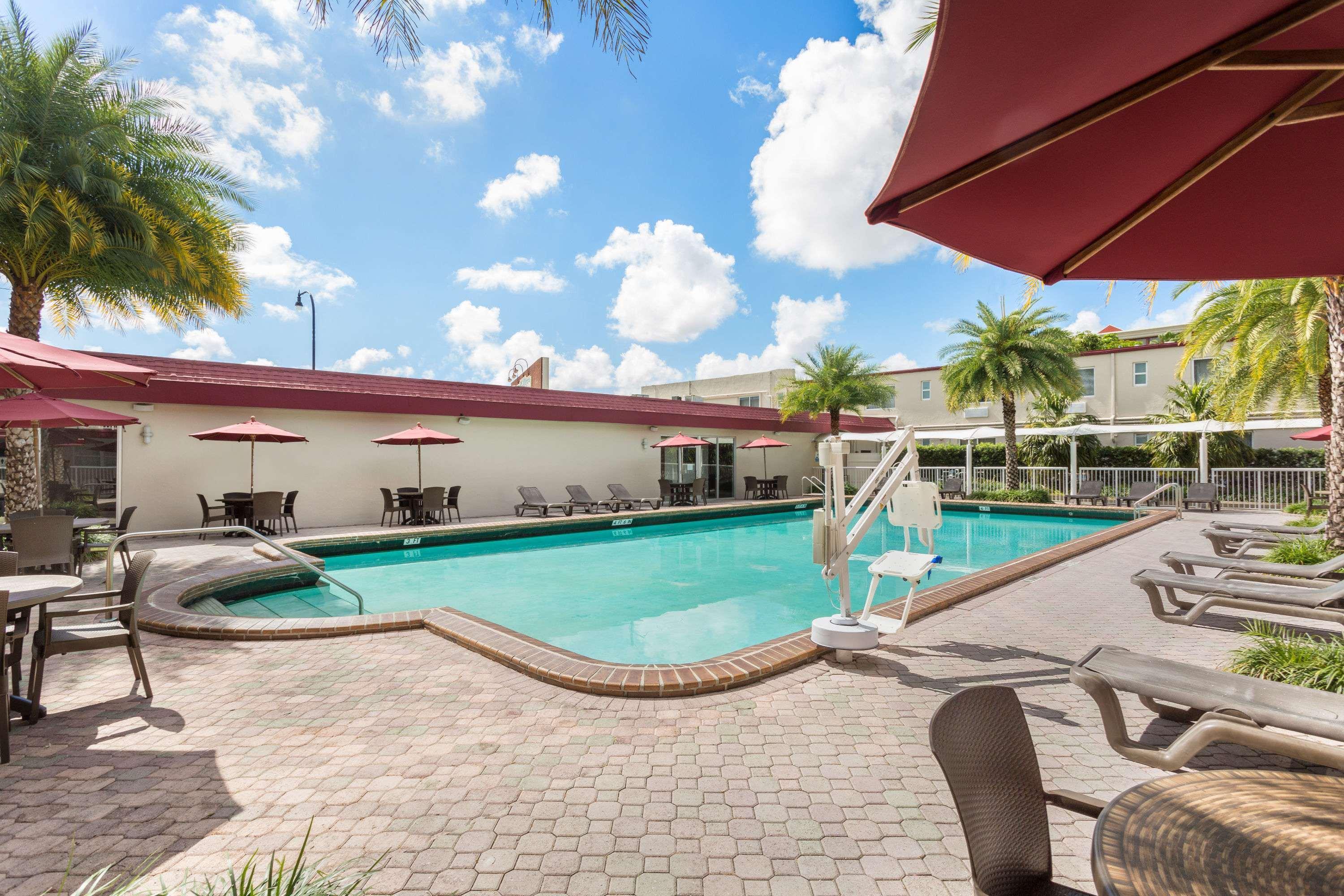Ramada By Wyndham Miami Springs/Miami International Airport Hotel Exterior foto