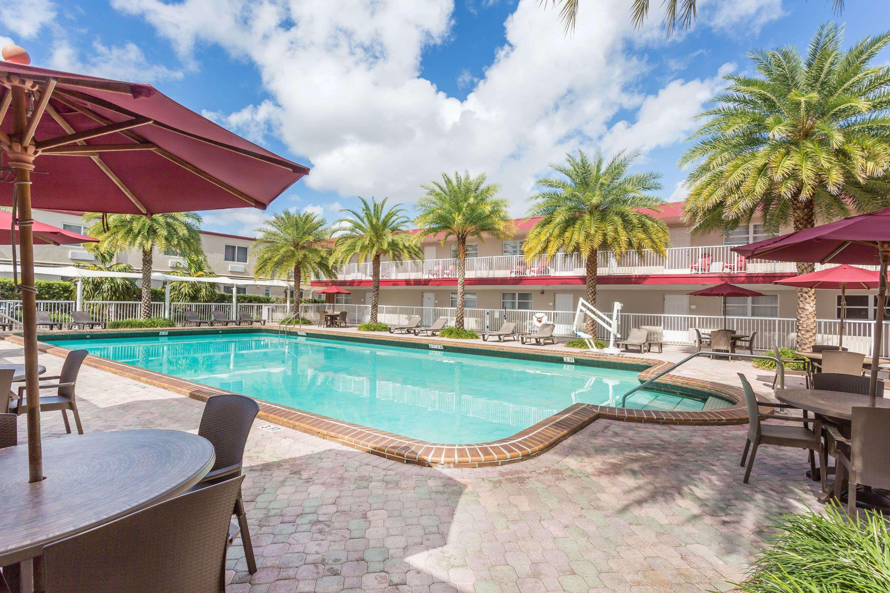 Ramada By Wyndham Miami Springs/Miami International Airport Hotel Exterior foto