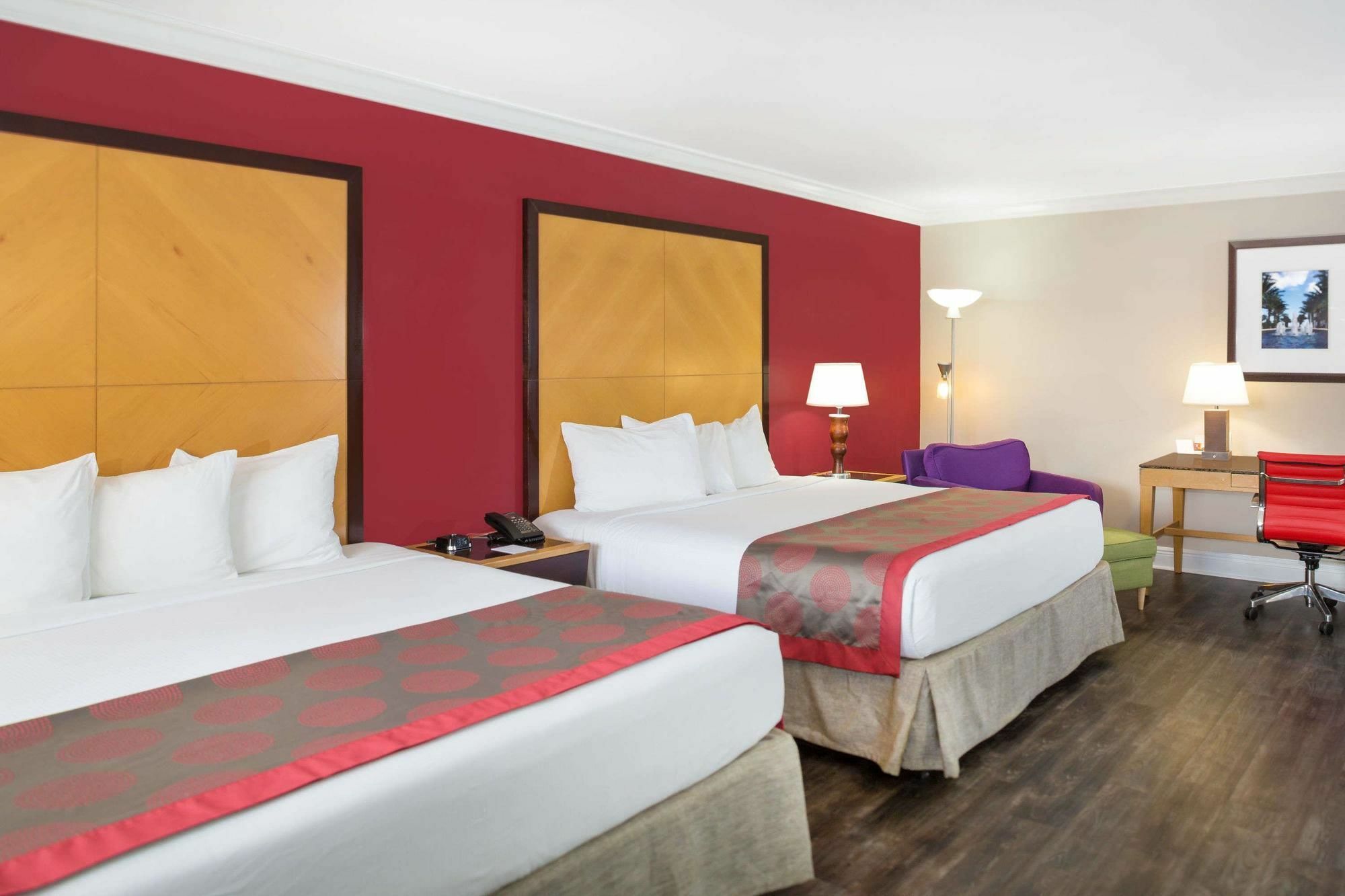Ramada By Wyndham Miami Springs/Miami International Airport Hotel Exterior foto