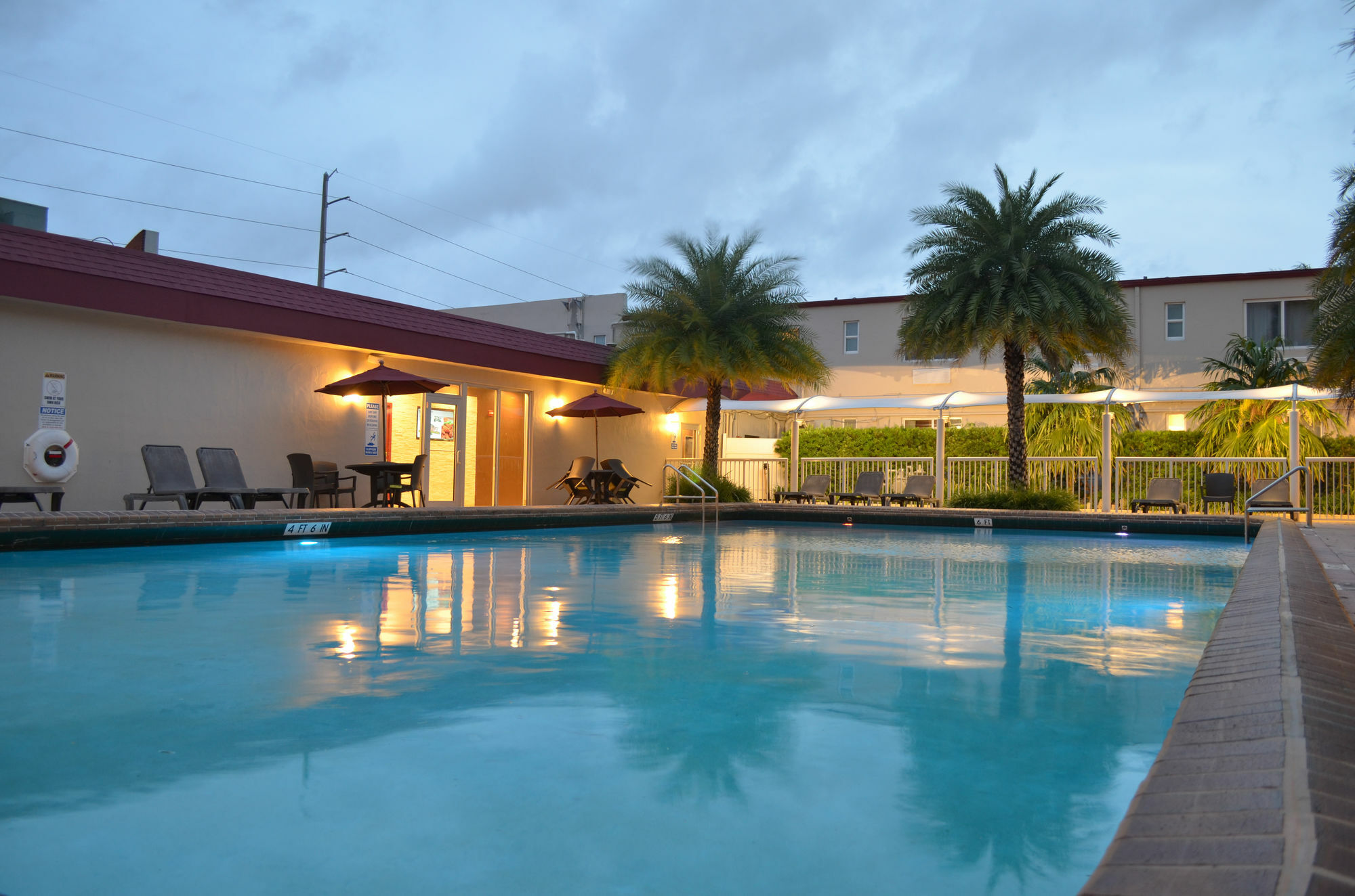 Ramada By Wyndham Miami Springs/Miami International Airport Hotel Exterior foto